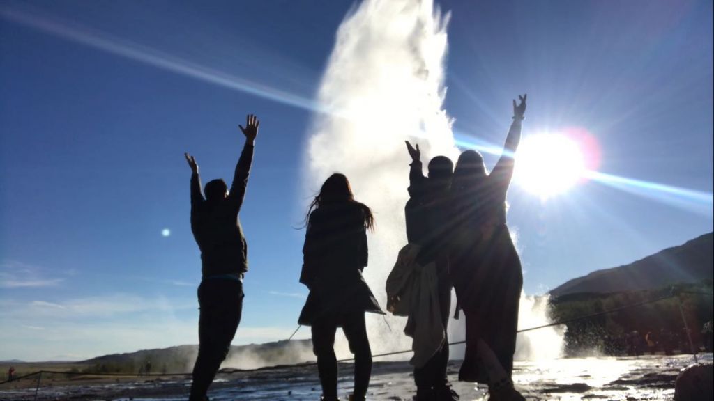 Geiser Strokkur en el valle de Haukadalur